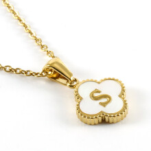 (S gold (including chain)) HKEDES New Clover Pendant Stainless Steel 18K Gold Necklace, Minimalist Shell Letter Clavicle Chain
