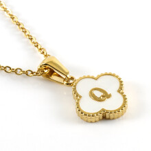 (Q gold (including chain)) HKEDES New Clover Pendant Stainless Steel 18K Gold Necklace, Minimalist Shell Letter Clavicle Chain