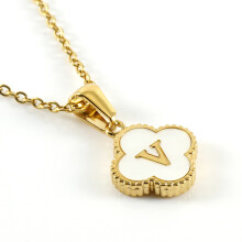 (V gold (including chain)) HKEDES New Clover Pendant Stainless Steel 18K Gold Necklace, Minimalist Shell Letter Clavicle Chain