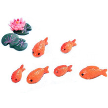 8 Stück Red Fish Miniaturfiguren, dekorative Mini-Feengartentiere, Mos, Mikro-Landschaftsornamente, Harzbabyspielzeug,
