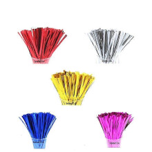 100 Stück 10 cm bunte Metallkrawatten Brotbonbon-Tüte Krawatten für Party-Cello-Kuchen-Pops