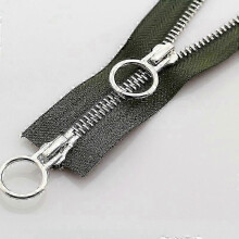 (army green, 90cm) Cremallera metálica reforzada de doble cursor para chaquetas: cursores circulares largos de extremo abierto.