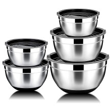 Préparation gourmande : bols mélangeurs gigognes, construction en acier inoxydable, couvercles hermétiques pour une fraîcheur optimale, base