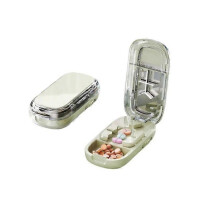 (Green) Newest Adjustable Quartering Pill Cutter Storage BoxPortable Drug Tablet MedicineDustproof Divider Organizer Crusher Pill Cutter
