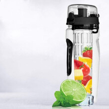 Partener de hidratare sănătoasă, sticlă de apă cu infuzor de fructe, rezistentă la impact pentru stiluri de viață active, materiale