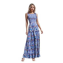 (S, Sky Blue) Robe d'été longue et fluide à épaules dénudées, sans manches, à imprimé floral et buste smocké.