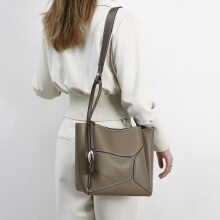 (Gray) Premium Leather Shoulder Tote Bag for Women, Large Capacity Underarm Commuter Bag, Fashionable New Design Handbag