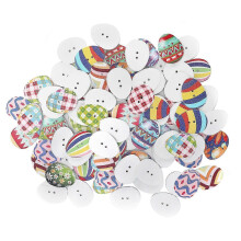 Set van 100 gekleurde, eivormige houten naaiknopen met perforaties.