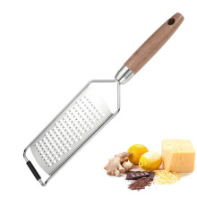 Gourmet-Küchenhelfer, nachhaltige Käsereibe mit Holzgriff, ultrascharfen Zähnen, rutschfestem Fuß für sicheren Halt, leicht zu reinigendes D