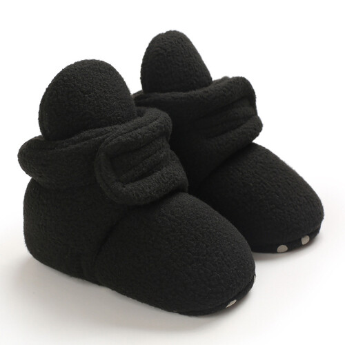 Calzini e scarpine invernali caldi per neonati e bambini piccoli.