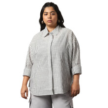 Camisa Feminina Oversized de Colarinho Largado com Mangas Compridas