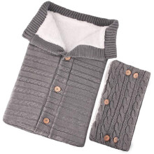 Babysvøb med nem knaplukning, blødt og varmt fleece giver uovertruffen komfort. Kompatibel med tyk strikket uld og polarfleece foret, kompat