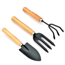 Garden Hand Rake with Ergonomic Wooden Grip for Weeding and Soil Cultivation, Durable Horticulture Tool