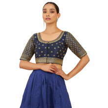 Blusa Bordada em Seda Artística Azul Marinho