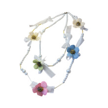 Halskette mit zweifarbigen Perlen und Perlenblumen, elegantes