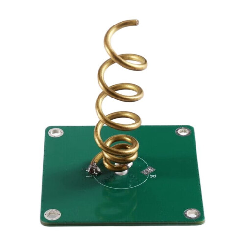 5.8 Figure Transfer Flight Control High-Gain Directional Circularly Polarized Antenna 1