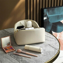 Bolsa de viagem grande e impermeável para cosméticos, ideal para guardar maquiagem e artigos de higiene pessoal. Compatível com diversos modelos.