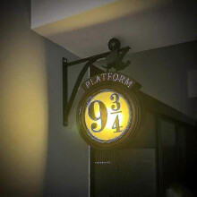 Harry Potter Hanging 9 3/4 Night Light, Metal Wall Hanging Lamp Gift for 20th Anniversary Movie Lovers