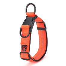 Neopreen gevoerde hondenhalsband, reflecterende details, metalen sluiting