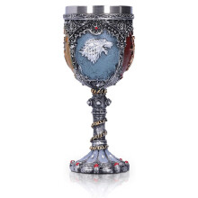 Pohár s pečetí, složitý stříbrný filigránový vzor, 5 oblouků ve tvaru katedrálních oken, symboly Targaryenů, Greyjoye, Baratheon