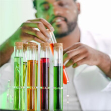 Conjunto de 24 Tubos de Ensaio de Vidro de 80 Ml com Rolhas de Cortiça e Suporte de Plástico com 24 Furos para Tubos de Ensaio de Laboratório.