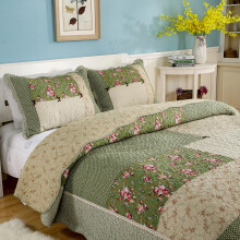 Green Cotton Patchwork Quilt Set Queen Size with Reversible Floral Design, Lightweight All Season Bedspread and Pillow Shams