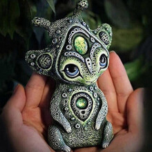 (Four horns) Three-eyed Alien Resin Statue Ornament Sculpture Art Decor Crafts Figurine