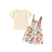 (12-18 Months, Beige) Ensemble d'été 2 pièces fille : haut côtelé manche courte et salopette short fleuri.