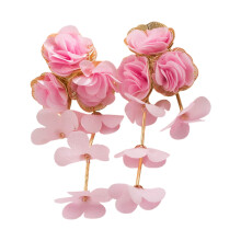 Modieuze gelaagde bloemenoorbellen Zachte chiffonbloemen op-Roze