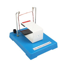 Student natuurkunde experiment set magnetisch veld stroomeffect