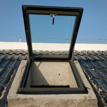 Aluminum Frame Skylight Roof Window 60x60cm Tempered Glass Egress Roof Hatch for Attic and Basement