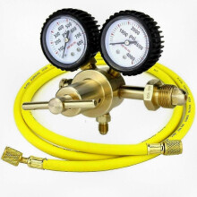 HVAC-stikstofregelaar met 152 cm slang, CGA580-inlaat en 1/4-inch mannelijke flare-uitlaat, geschikt voor spoeltoepassingen.