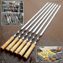 6 spiedini piatti in acciaio inox per barbecue, con manico lungo, ideali per grigliate all'aperto.