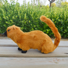 Gesimuleerd wezelfiguurtje voor fotografie met realistisch plastic model