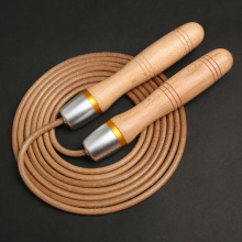Coardă de sărit profesională din piele, cu piele naturală, mâner din lemn conceput ergonomic pentru sărituri rapide, lungime reglabilă cu f