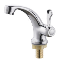 Wasserhahn mit eingebautem Kupferventil