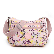 Borsa tote in nylon da donna, elegante motivo floreale, perfetta per i viaggi.