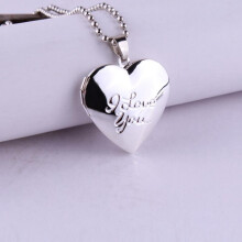 Collar con colgante de marco de fotos en forma de corazón con diseño tallado único, colgante con relicario que se puede abrir, joyería conme