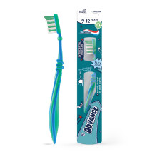 Aquafresh Advance Kids Toothbrush, Developed by Dental Experts for Children Aged 9-12 Years Old, Plastic-Free Packaging, Soft Toothbrush