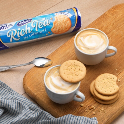 McVitie's Rich Tea Biscuits, The Light One, 30% Less Sugar, 300 g 1