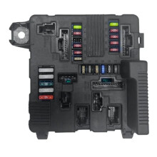 8200306033 Engine Fuse Box for Megane II 1.9 Scenic 2002-2006 High Quality Auto Parts 8200306032 5118399300 8200262385
