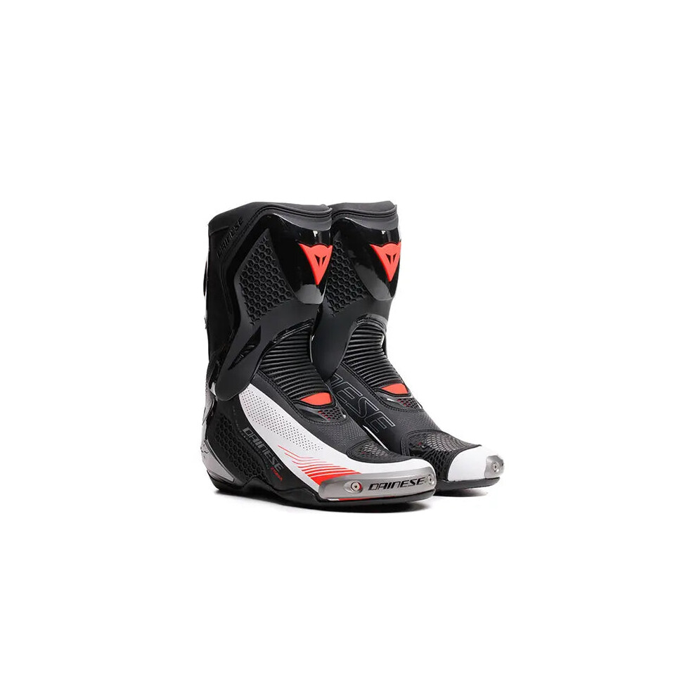 (46) Dainese Torque 4 Air Boots Black / White / Fluo Red White,Black,Red 8051019885135