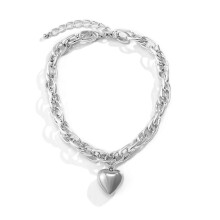 Hoogwaardige punk ketting met grote hartvormige hanger voor dames, een modieus statement met een dikke, robuuste ketting.