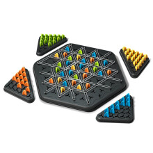 Juego de mesa de estrategia abstracta: Triángulos coloridos en una cuadrícula hexagonal.