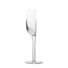Halb Weinglas, halb Rotweinglas, hochwertiges Klarglas – perfekt für Rotwein._M