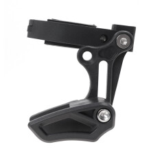 Professionele mountainbikekettinggeleider werkt met 8-9-10-11-12