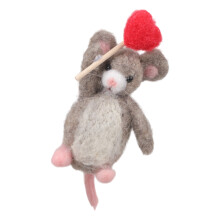 Projet de piquage d'aiguille de souris en forme d'amour fait à-G