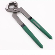 Herramientas para el recorte de cascos de caballo: recomendadas por el herrador para un cuidado óptimo.