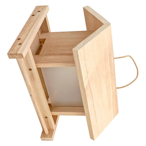 Abri en bois fabriqué à la main offrant un accès complet à