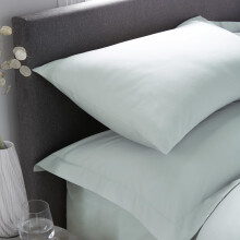 Serene - Mint Green Pillow Cases 2 Pack (50 x 75cm) - Easy Care & Quick Drying - Soft Poly Cotton - Green Bedding - Washable Bedding & Linen in Green